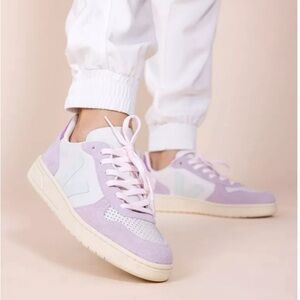 womens veja light purple leather gravel menthol Sneakers Size 10 NEW